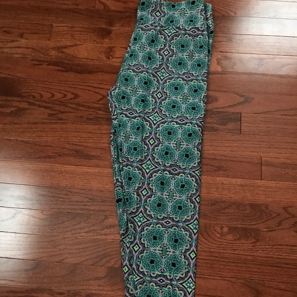 Never worn Lularoe Tc leggings